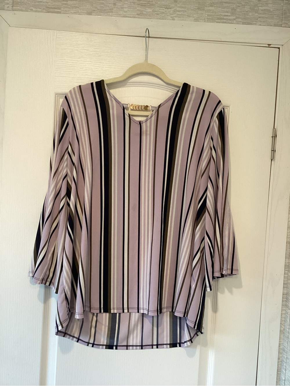 Cato Lavender, Black and White Striped V-Neck Blouse 18/20w EUC